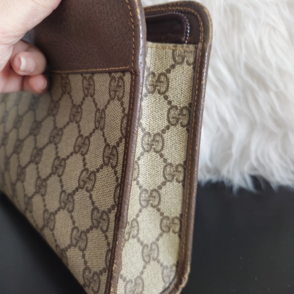 SOLD // Authentic Gucci vintage clutch - Picture 4 of 13